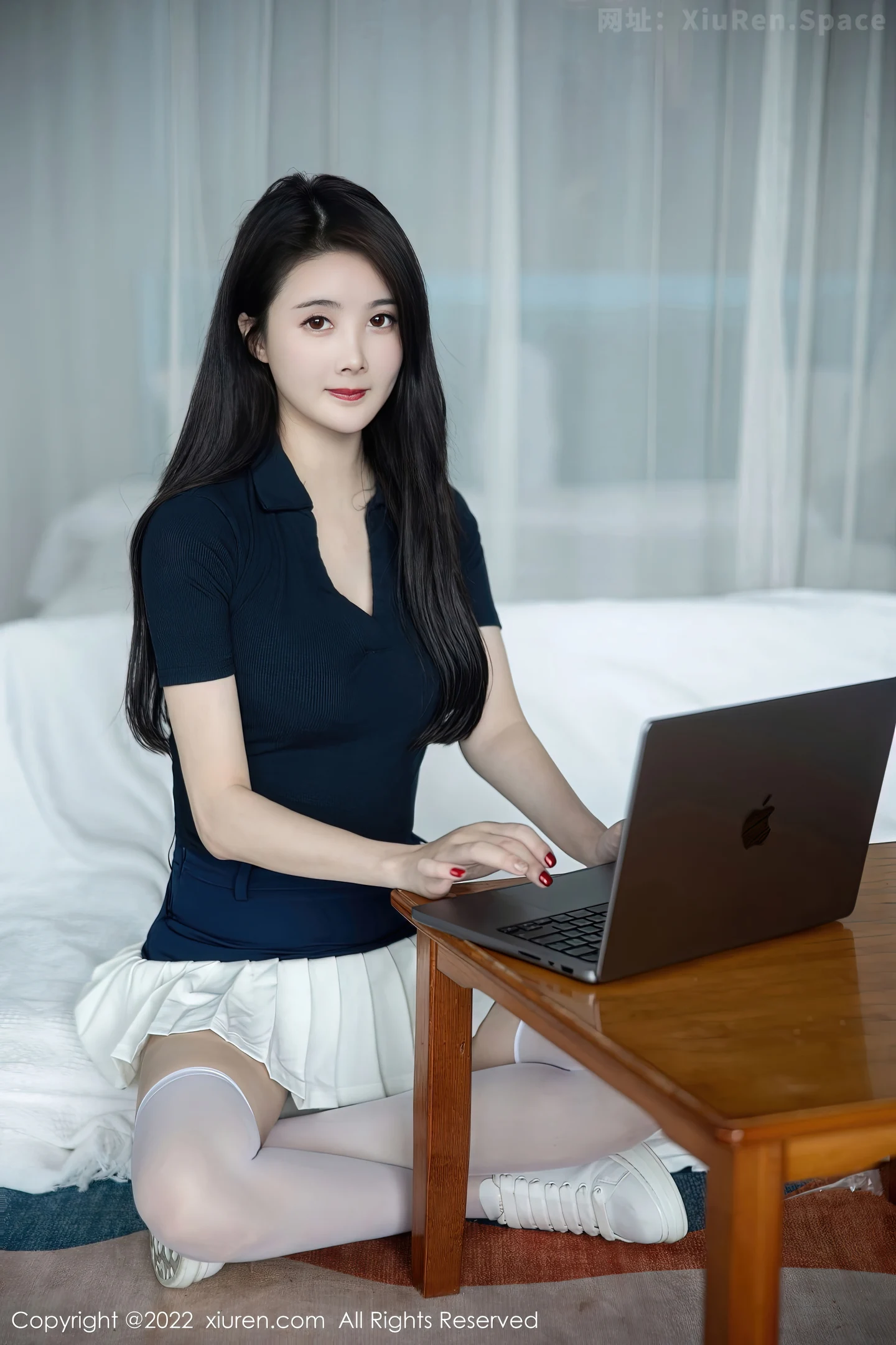 图片[2]-[XiuRen秀人网] VOL.5870 模特Summer宝宝深色上衣配白短裙露性感粉色蕾丝内衣诱惑写真54P-秀人网官方网站